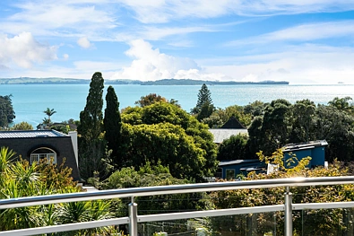 Cockle Bay 3બેડરૂમ Substantial Home with Sea Views on 1060sqm