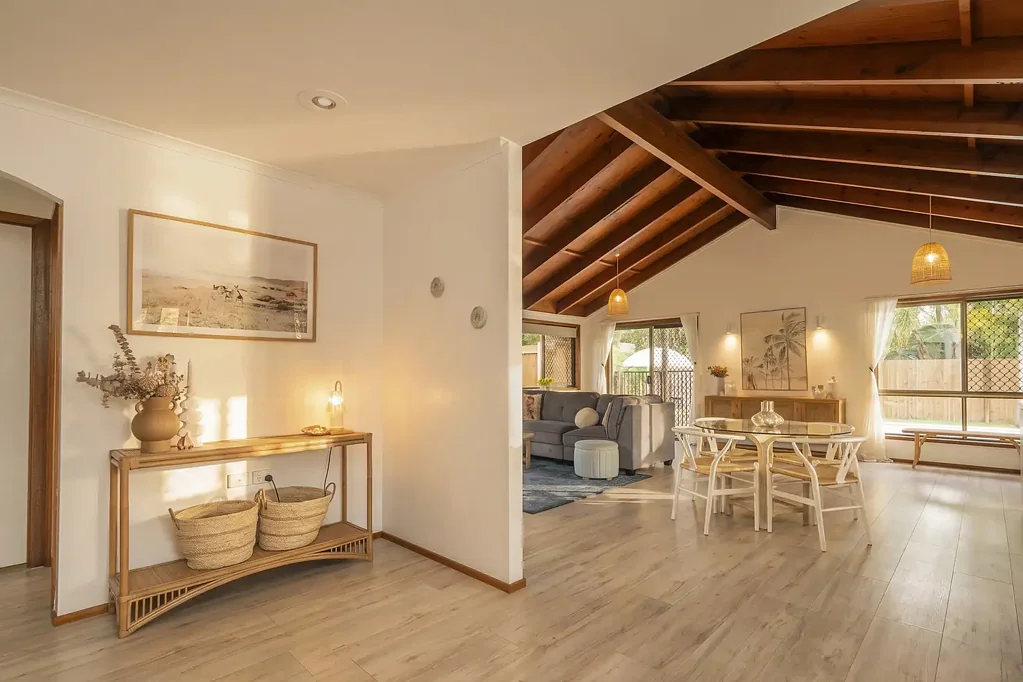 Mooloolaba 4침실 A Character-Filled Coastal Retreat Designed for Entertaining