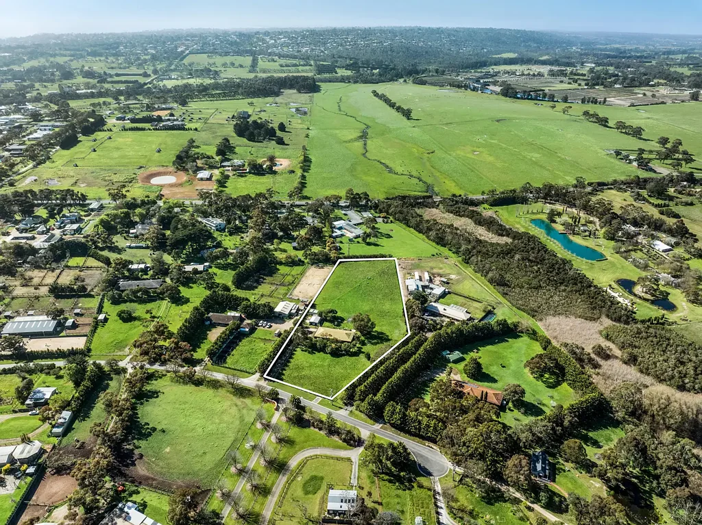 Mornington 5房 Mornington 中心地带的专属门控庄园 Exclusive Gated Acreage in the Heart of Mornington