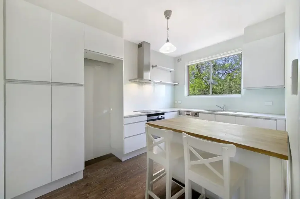 Modern One Bedroom Apartment in Great Location