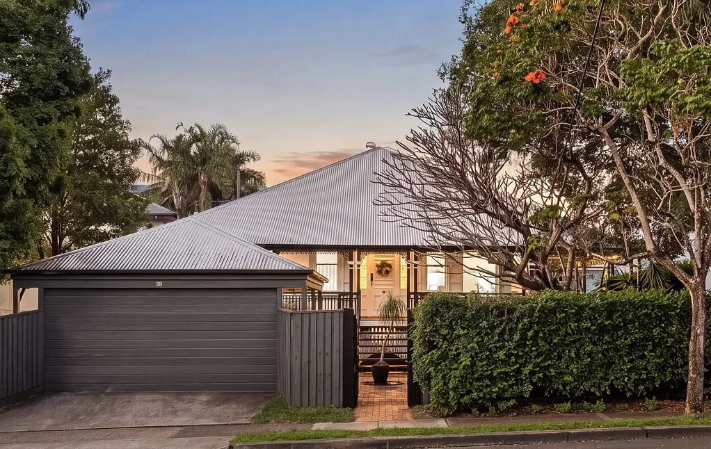 Clayfield 5غرفة نوم Queenslander Home with Exceptional Dual Living