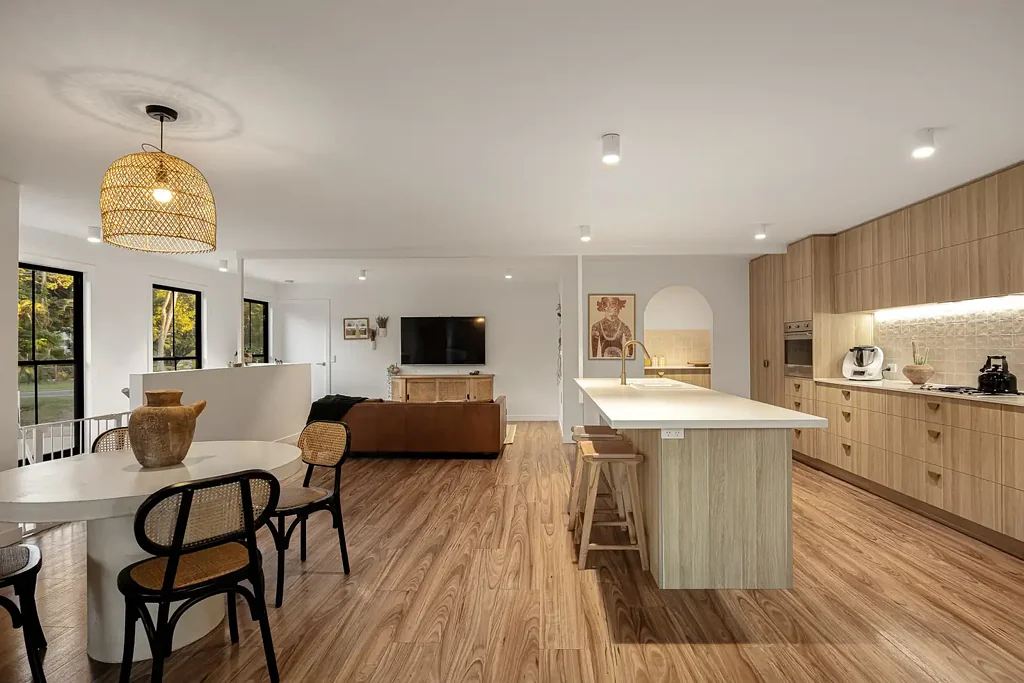 Pomona 4Kwarto Modern Home, 1,874sqm, Sparkling Pool and Expansive Grounds