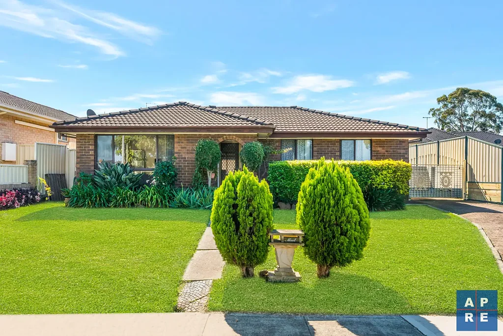 Bossley Park 3房 Bossley Park黄金地段 550sqm规则地块 三卧带柜 瓷砖满铺 宽敞客厅 独立用餐 大型日光室 双车位车库 侧向通道潜力 THIS ONE'S SOLD .... Let us help sell yours! Call 97277199