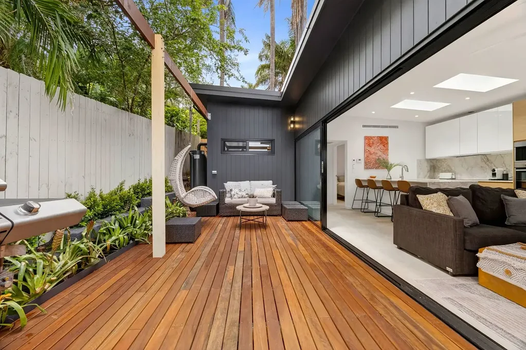 Furnished Executive Garden Retreat with Sun-Drenched Decks –Utilities & Internet Included