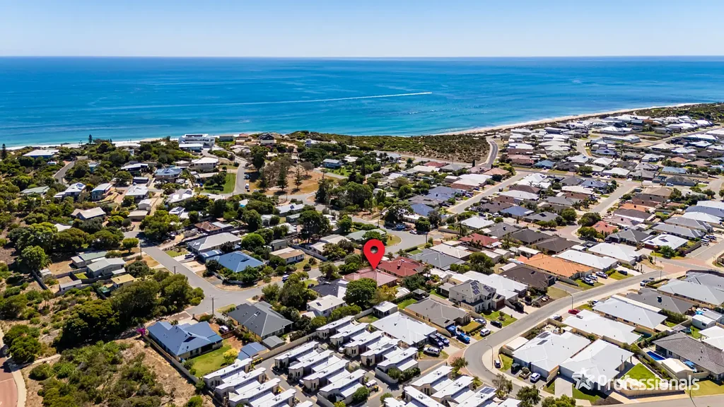 Dawesville 4房  LOCATION PLUS "OLD MELROS" BEACH - BIG HOME - MASSIVE WORKSHOP