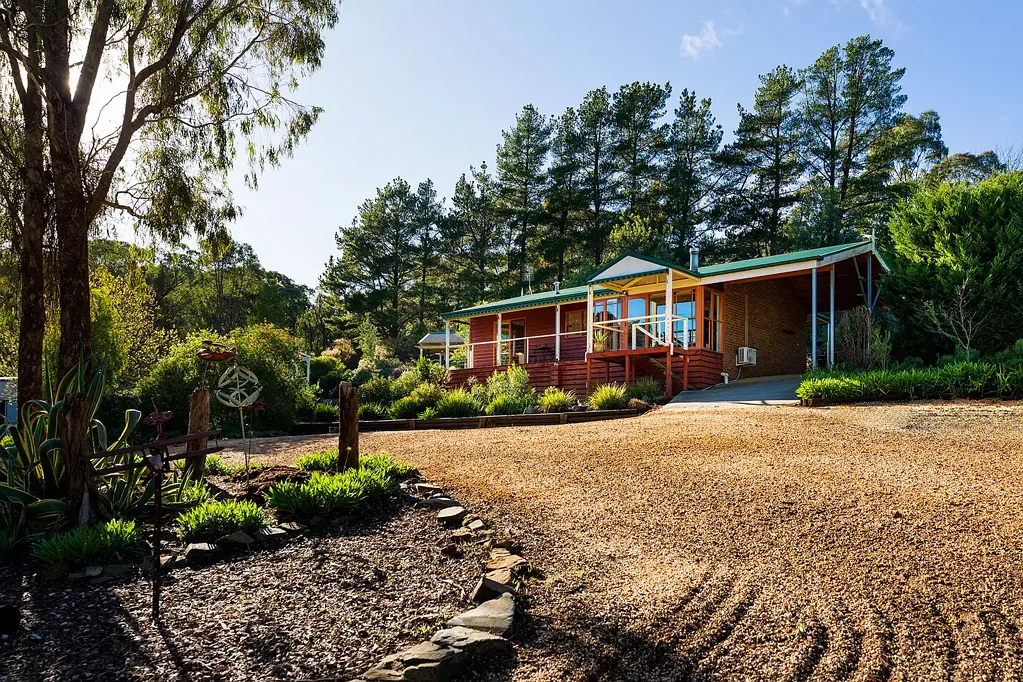 Chewton 3房  Beautiful Off-Grid Acreage with Stone Cottage
