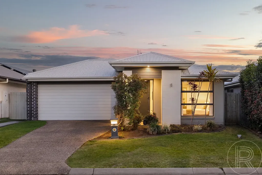 Caloundra West 4房  Modern Family Living in a Convenient Caloundra West Pocket