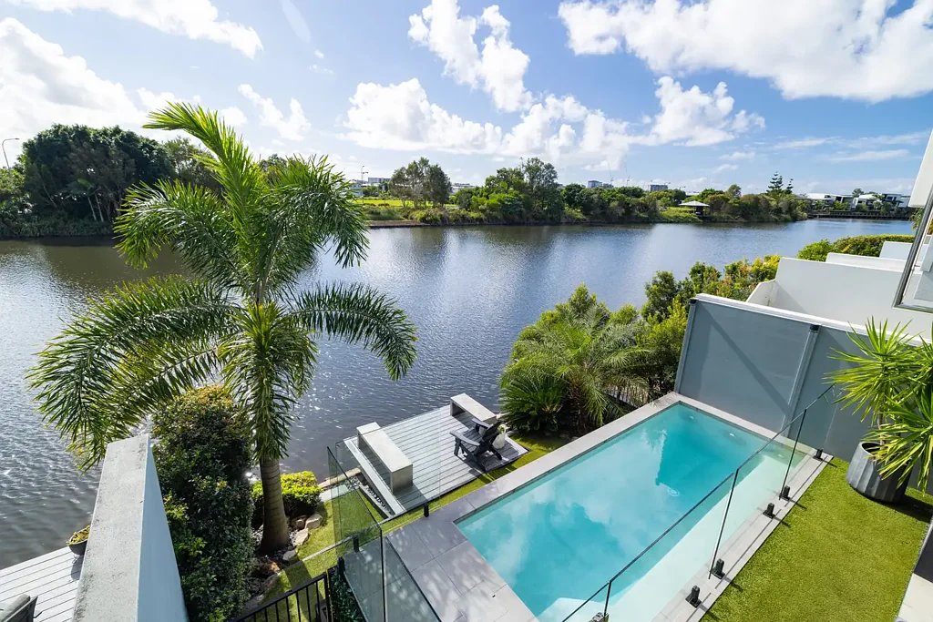 Maroochydore 4房  Waterfront Luxury with a Coveted North-Facing Aspect!