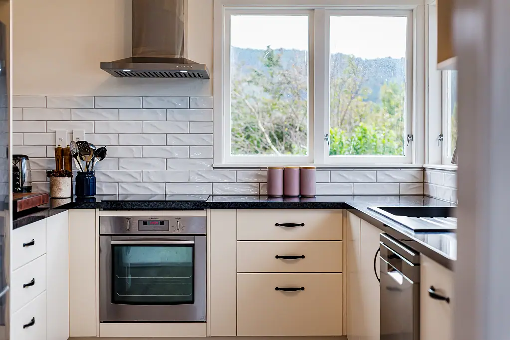 39 St Johns Terrace, Tawa, Wellington