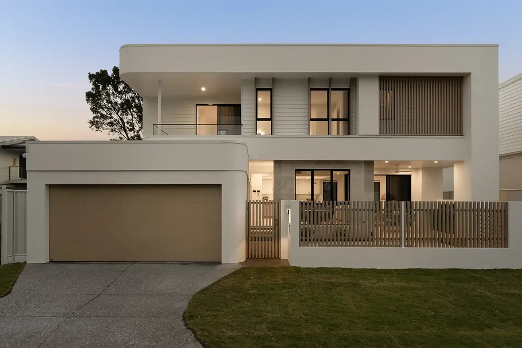 Biggera Waters 4房  Brand New Jayson Pate Designed Residence | Modern Coastal Luxury