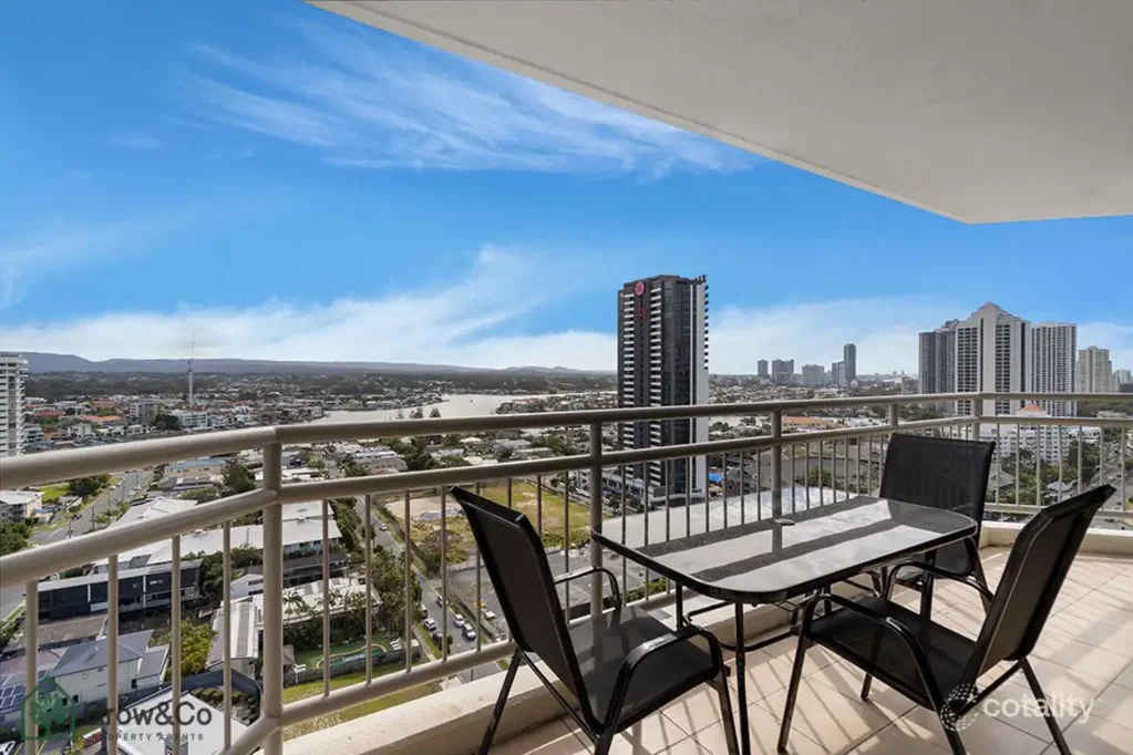 Surfers Paradise 3 Bedroom Immaculately Renovated Large 3 Bed Beachside Apartment! Perfect Height for Families!