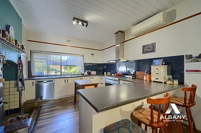 Mount Barker 4房  RURAL TOWN CHARM - SUBDIVISION PROSPECTS