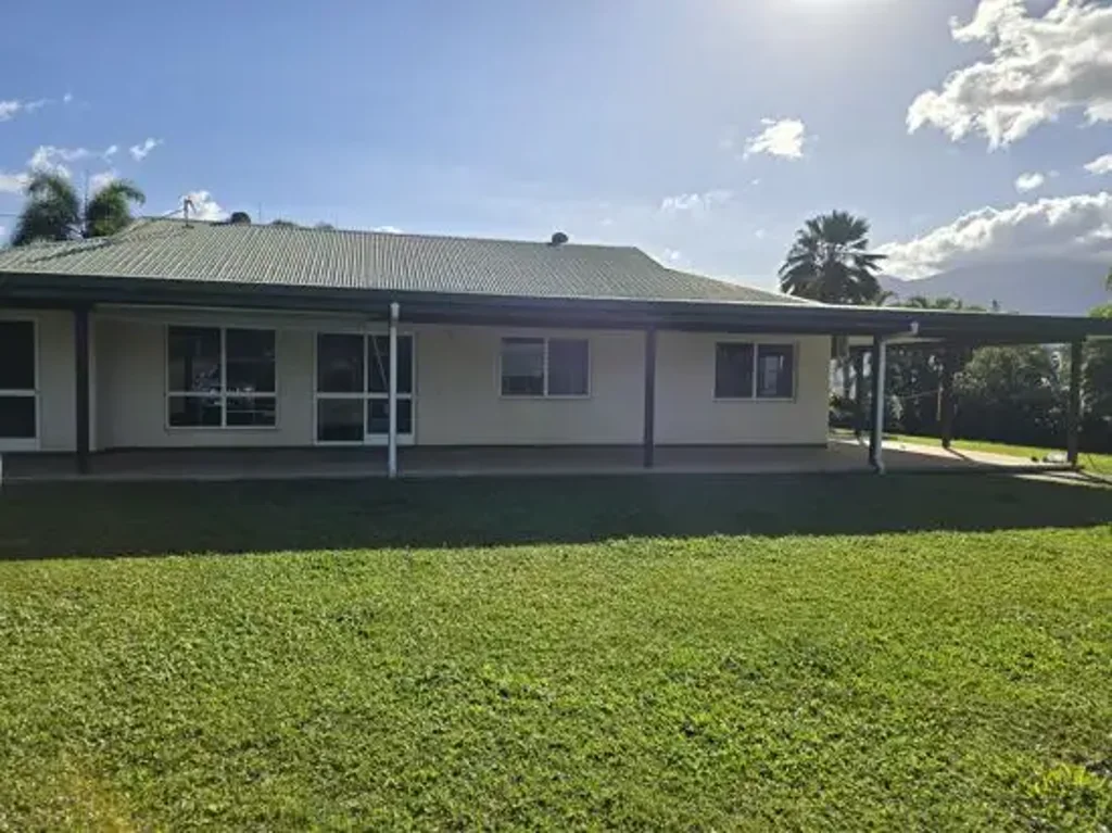 Spacious Family Haven with Pool, Solar & Mountain Outlook