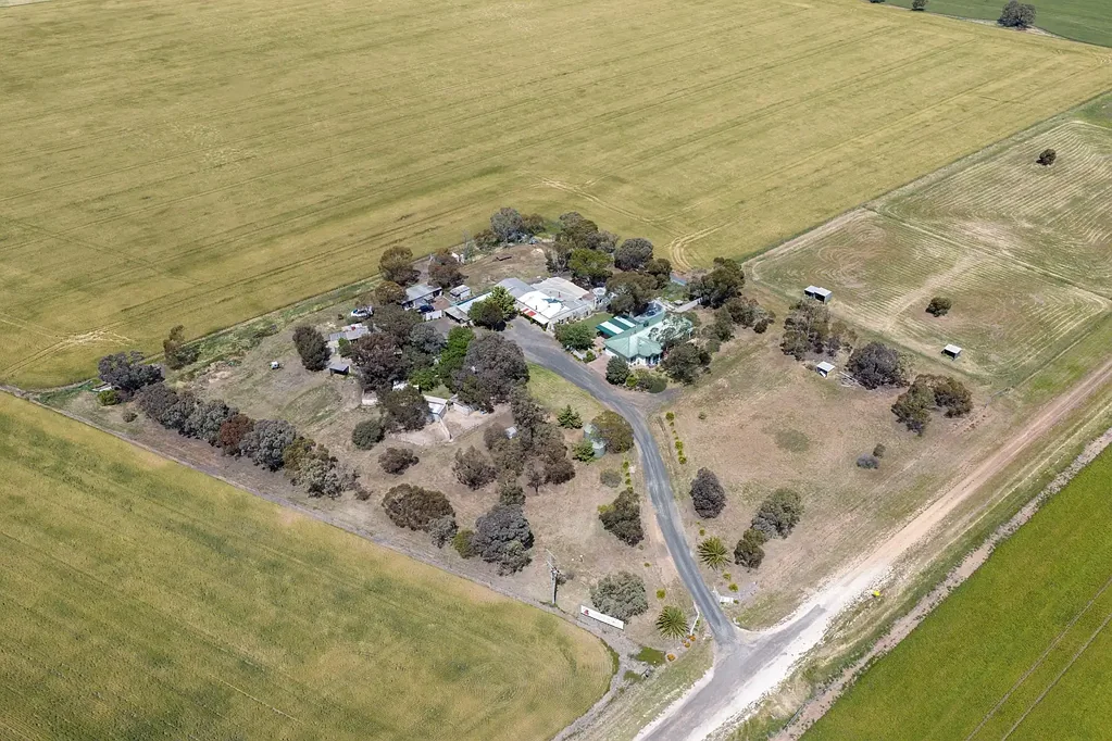 Vectis Horsham Pet Lodge & Lifestyle Property
Pet Lovers - Work from Home and Live the Dream!