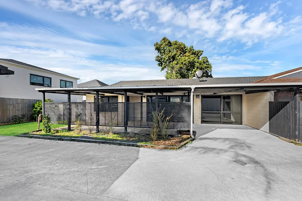 Papatoetoe 2Phòng ngủ Brick & Tile – Vendor Relocated! Must Be Sold!