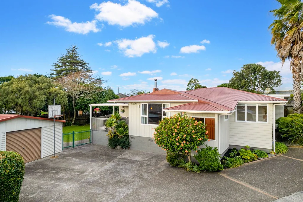 50 Amberley Avenue, Te Atatu South, Waitakere City, Auckland