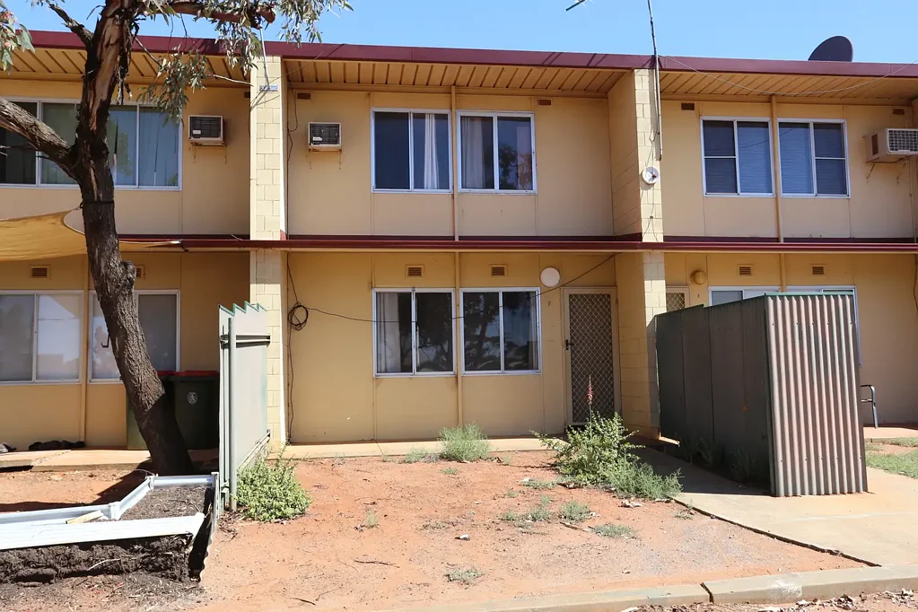 Townhouse Close to Shops