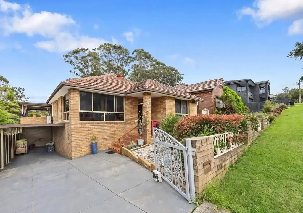 3-4 BED HOME WITH IN-GROUND SWIMMING POOL