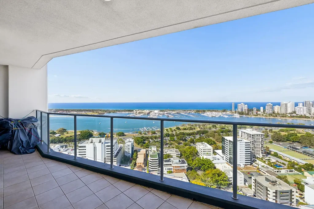Southport 3ਬੈੱਡਰੂਮ Seller Purchased Elsewhere! Comes with 2 Car spaces & Storage Cage