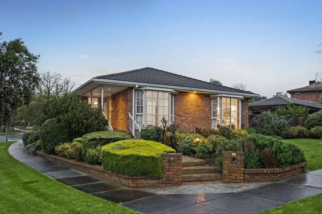 Berwick 4ਬੈੱਡਰੂਮ The Brief: Grand Family Living on 835sqm in a Sought-After Berwick Setting
