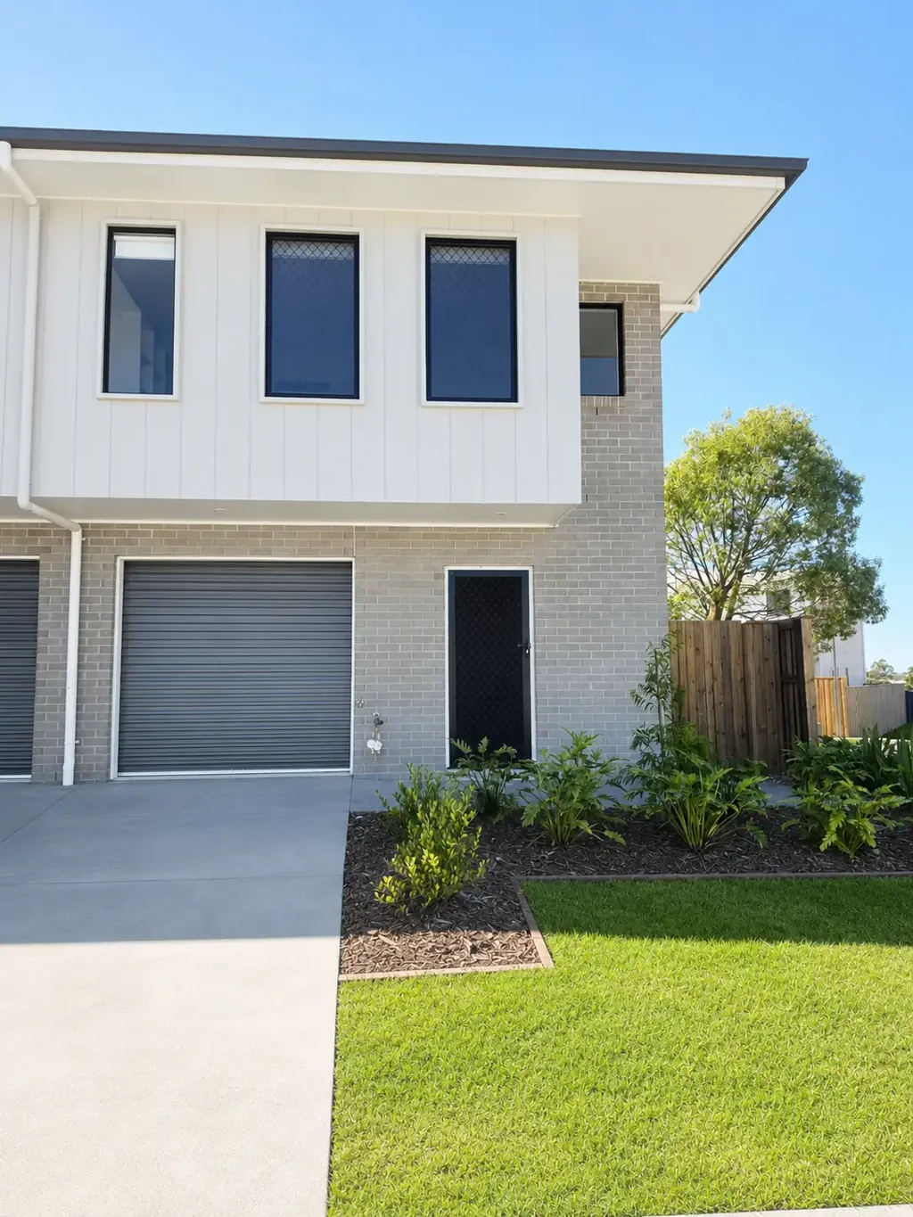 ***BRAND NEW*** 4 WEEKS FREE RENT PLUS ONE MONTH FREE INTERNET WITH RUSH BROADBAND*-3 BEDROOM TOWNHOUSE AVAILABLE NOW
