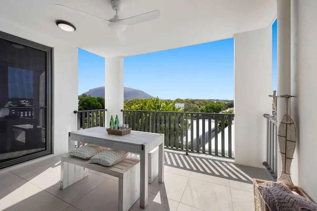 Marcoola 3ਬੈੱਡਰੂਮ INCREDIBLE COASTAL LIVING WITH SPACE, STYLE AND STUNNING VIEWS! ONLY STEPS FROM THE BEACH!