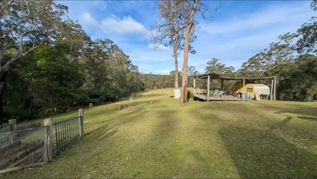 Brooman  Escape to the Country: Your Off-Grid Sanctuary Awaits!