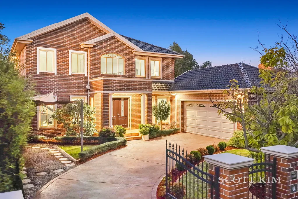 Mount Waverley 5 Bedroom Renowned Ozcon Developments Built Full-Brick Family Residence