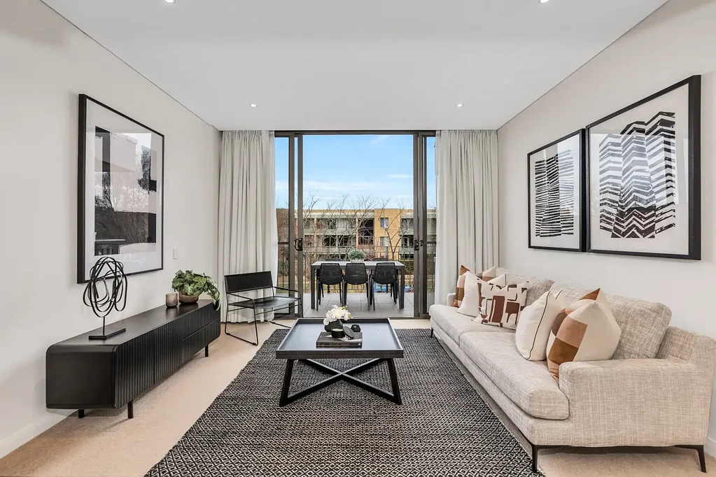 Kingston 1房  Executive Split Level Apartment + Study/Second Living