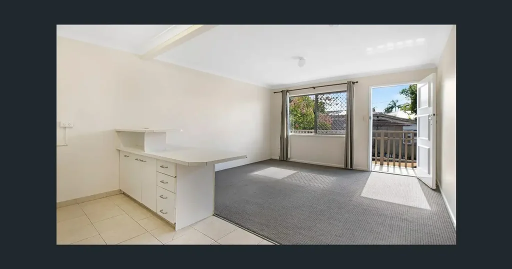 2 Bedroom unit in a great location, close to the Broadwater and much more