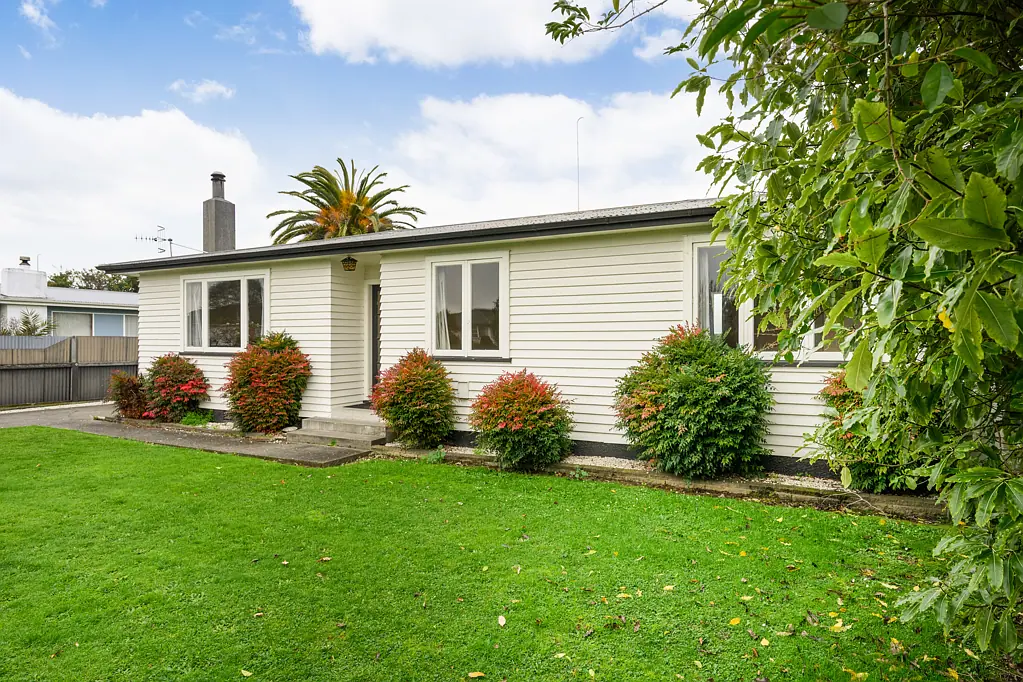 Feilding 3Phòng ngủ Great family home