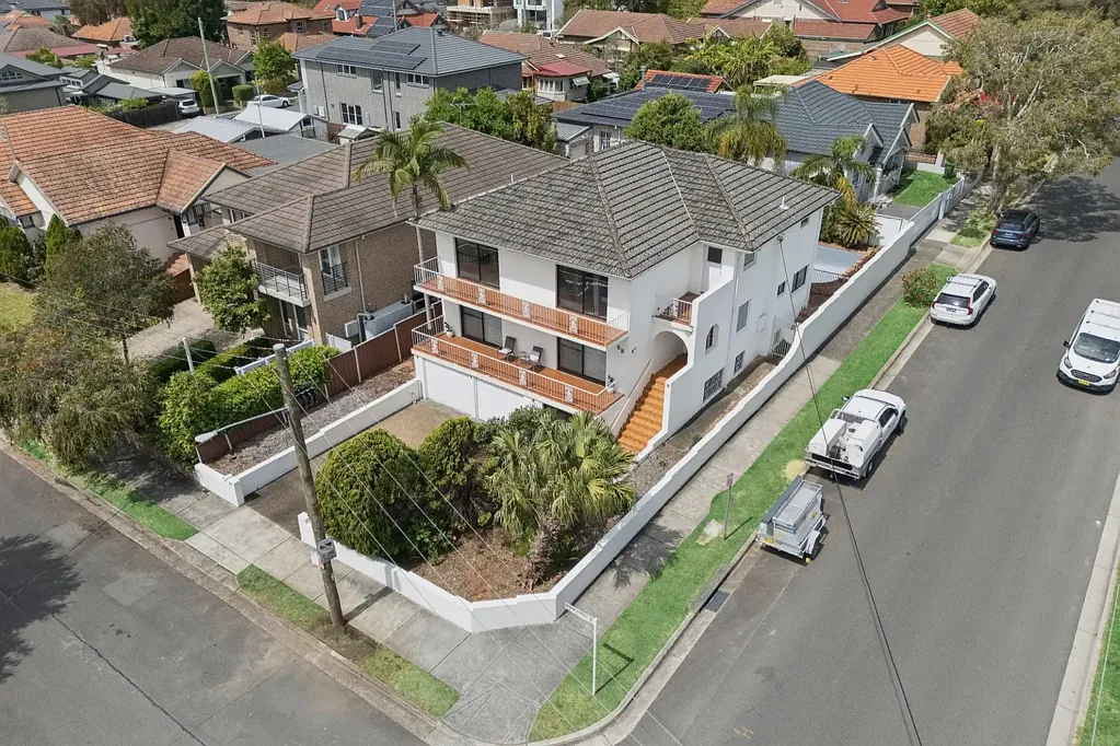 Burwood 4Phòng ngủ Sprawling Family Residence Near Central Burwood