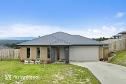 33 Coach Road, Newborough