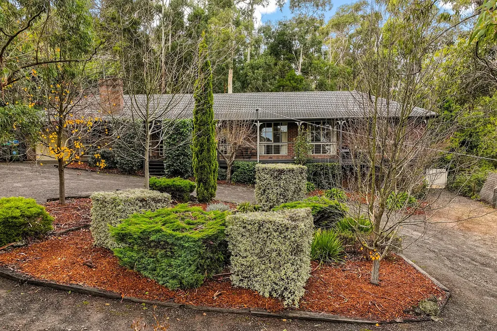 Mount Macedon 4Phòng ngủ Expansive Lifestyle Setting on 1,649m² (Approx.)