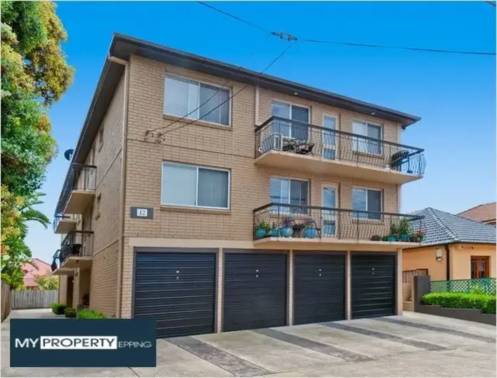 HIGHLY CONVENIENT & WELL PRESENTED UNIT WITH AUTOMATIC GARAGE
