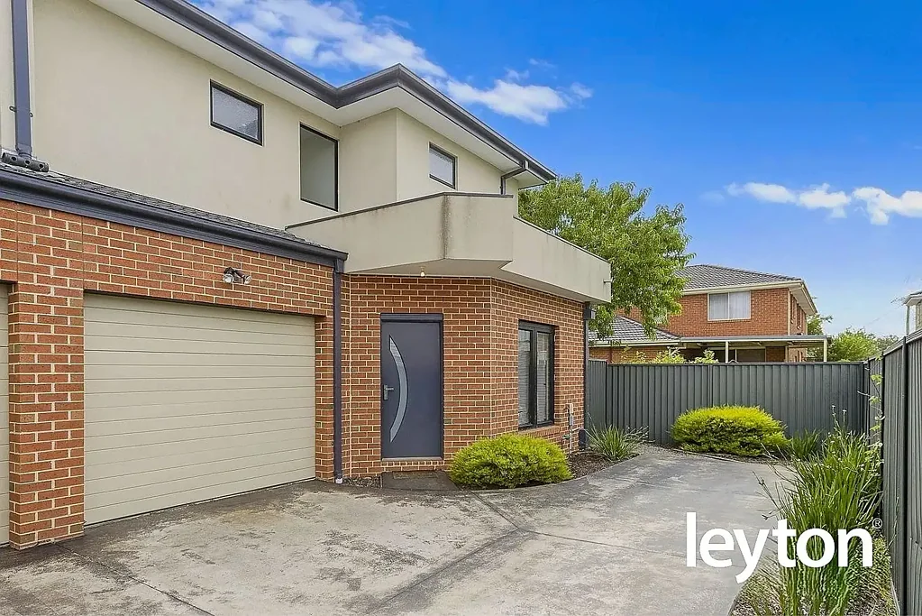 Modern 2-Bedroom Townhouse in Prime Springvale Location