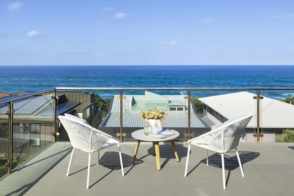 Freshwater 5ਬੈੱਡਰੂਮ North-East ocean views, minutes to the beach