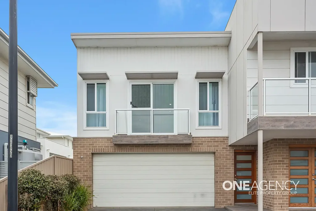 MODERN COASTAL LIVING IN SHELL COVE