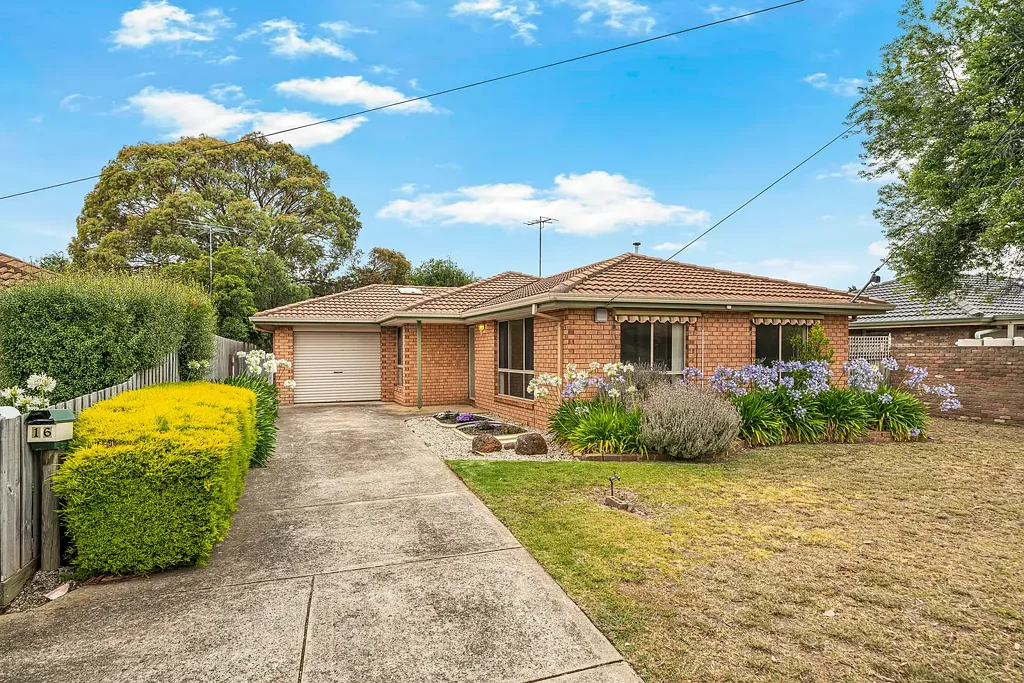 16 Cameron Crescent, Lara, VIC 3212