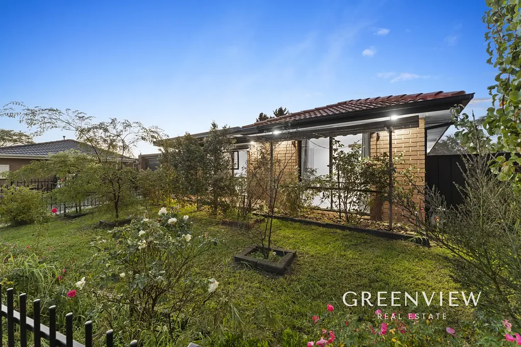 Cranbourne North 3Phòng ngủ Family Comfort on 529m² in a Prime Cranbourne North Location