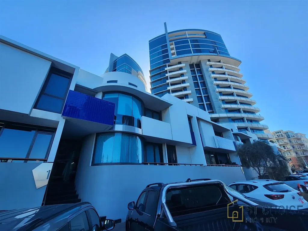Perfectly positioned just moments from Port Melbourne Beach and Bay Street.