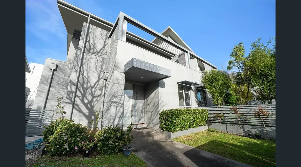 Modern and Low Maintenance Living in a Prime Blackburn North Location