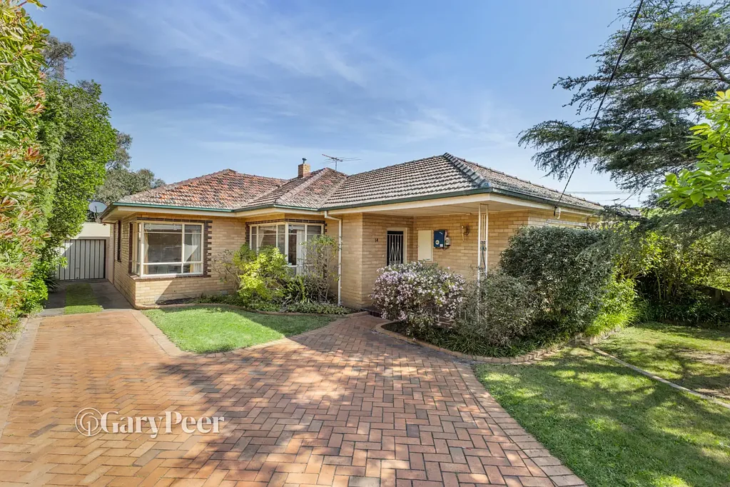 Bentleigh East 4침실 Classic comfort, coveted School Zones & outstanding future potential