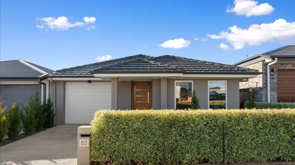 Stunning three bedroom modern home in Throsby