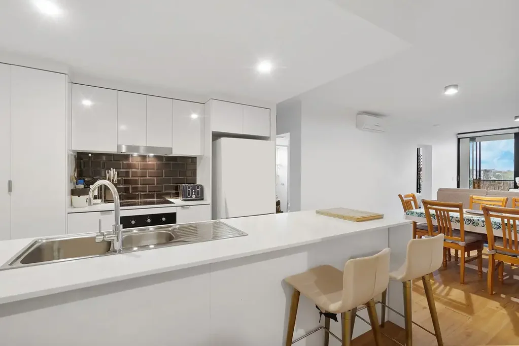 Modern 2-Bedroom Apartment in Prime Murarrie Location: Spacious, Comfortable, and Ready for Your Personal Touch