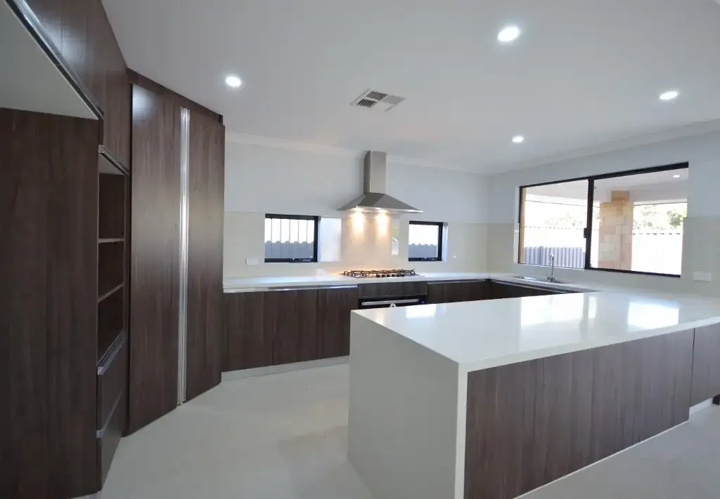 STUNNING NEAR NEW 4x2x2 FAMILY HOME