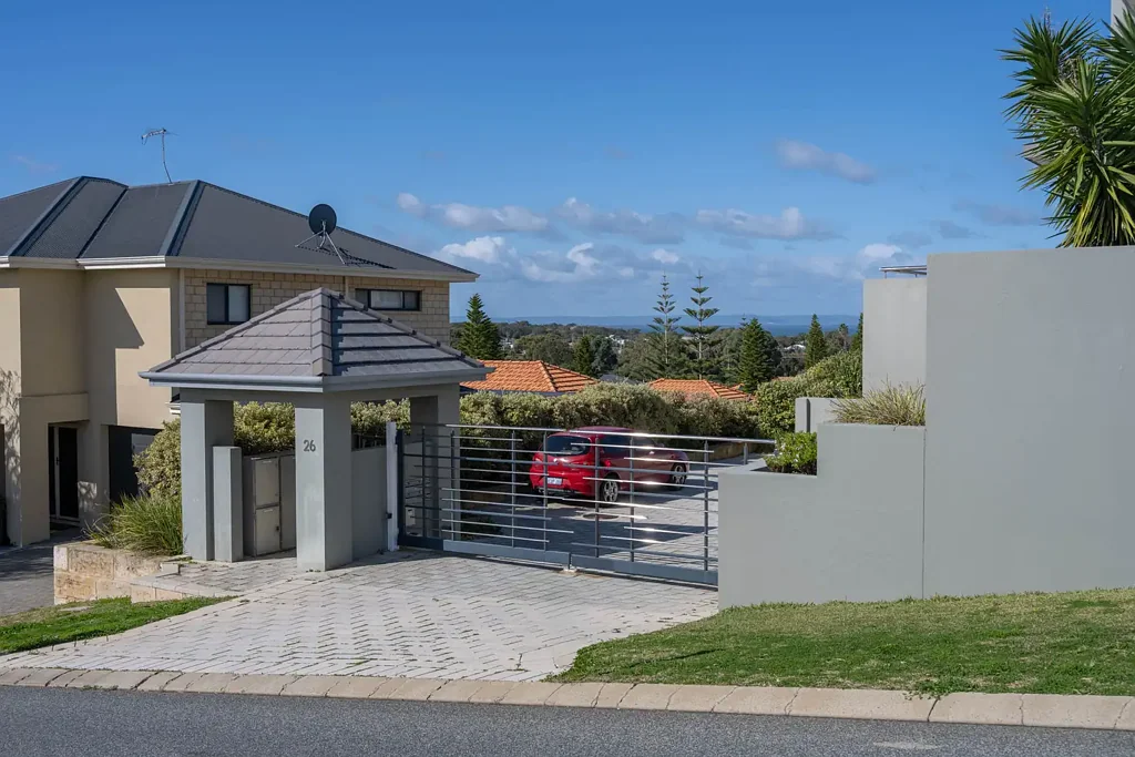 Wannanup 4房  Coastal Retreat with Sweeping Views – Spacious 4x3 Villa in Secure Complex