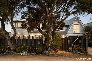 Mornington 4ਬੈੱਡਰੂਮ Unique in all the right ways.