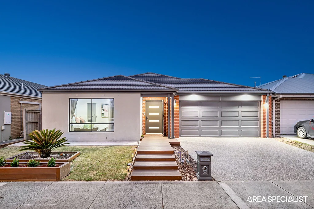 25 Davenport Crescent, Cranbourne West, VIC 3977