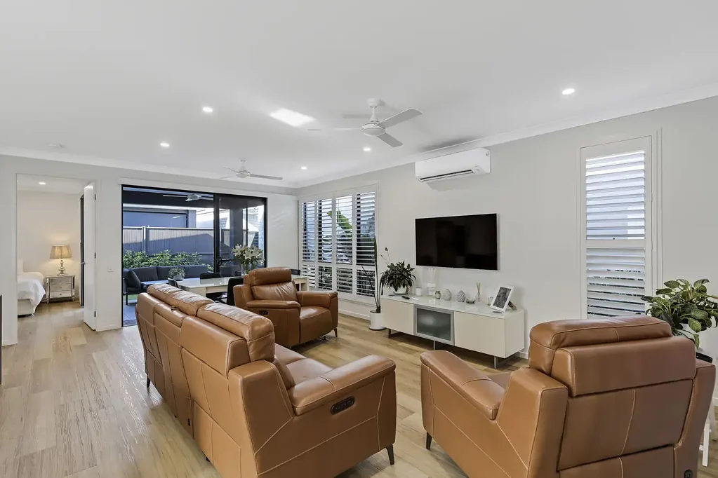 Nirimba 2房  Halcyon Nirimba - Over 50's Luxury Resort (Home 99 Avoca Design)